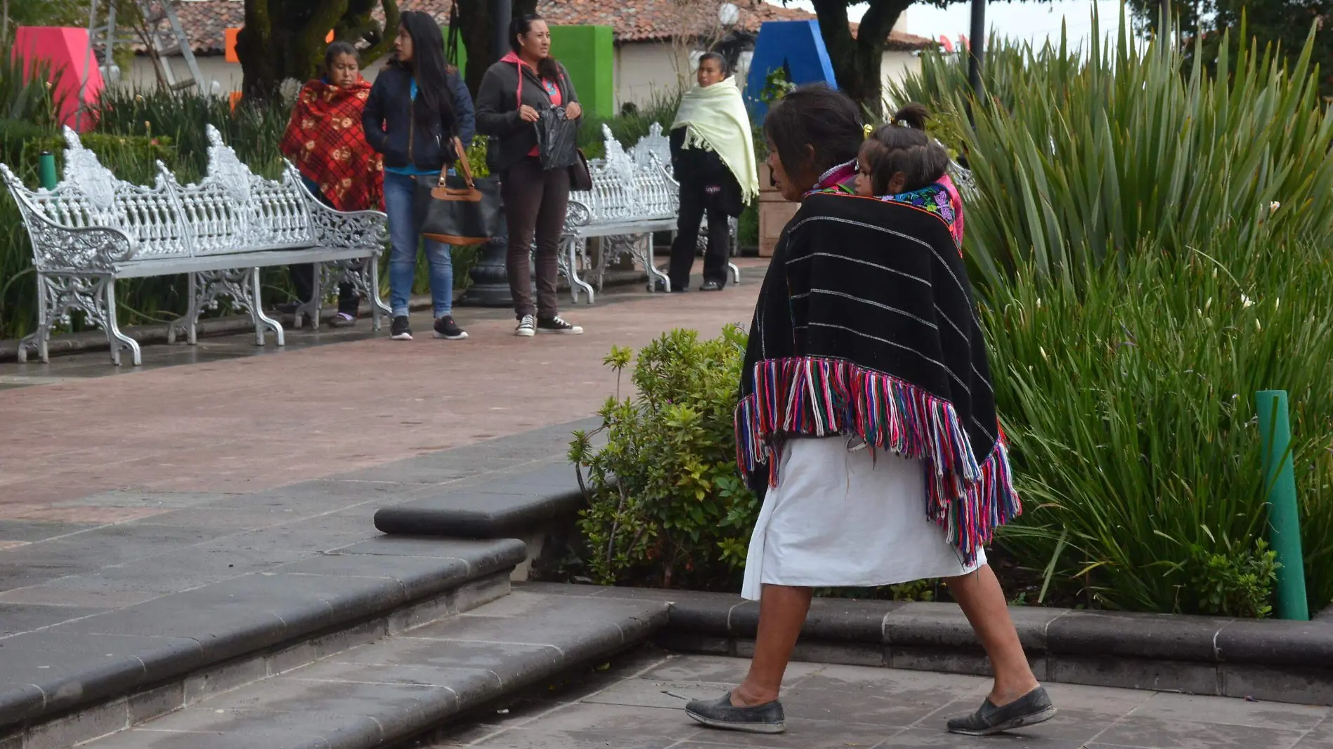 Los pueblos originarios le dan un valor invaluable a los rebozos.